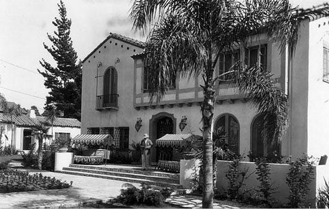 The Garden of Allah, circa 1927, at 8080 Sunset Blvd., was demolished in 1959 (Photo courtesy Los Angeles Public Library).