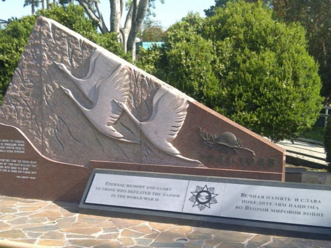 The World War II Russian veterans memorial that Efim Kutz worked to have erected in Plummer Park.