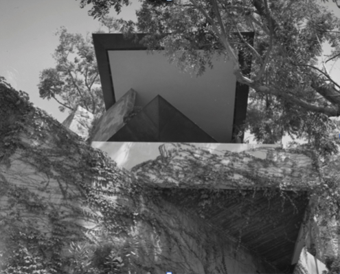Marco Wolff House, 8530 Hedges Place above Sunset Blvd., designed by John Lautner and photographed by Julius Shulman in 1970. (© J. Paul Getty Trust. Getty Research Institute, Los Angeles 2004.R.10)
